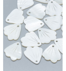 Pendentif nacre pétale