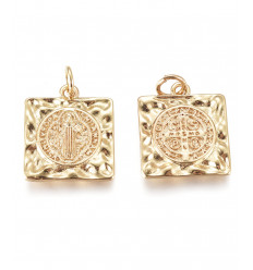 Pendentif carré Sainte Bénédicte / doré à l'or fin