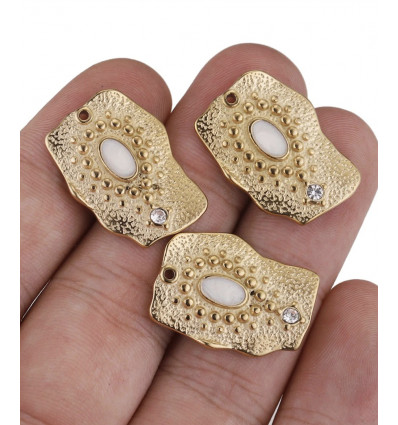 Pendentif martelé avec incrustation de pierres