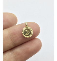 Pendentif mini piece avec lune gravée.