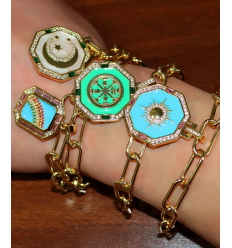 Pendentif mythologique émaillé