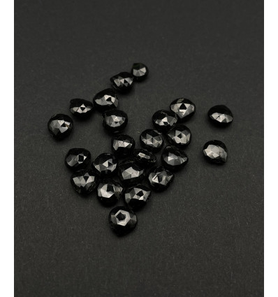 Goutte à facette "spinel noir"