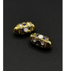 Pendentif mantra arrondi avec émaillage bleu et blanc