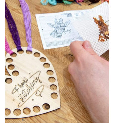 Range fils à broder en bois - forme de coeur