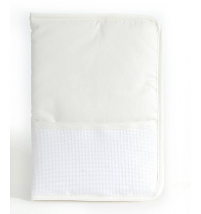 Protège carnet de santé à broder