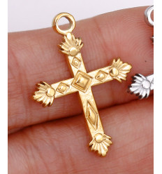 pendentif croix moyenne en acier inoxydable (1pc)