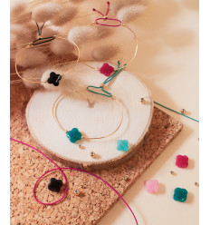 Perle taillée en trèfle - jade teinté