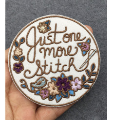 Ecusson Just one more stitch