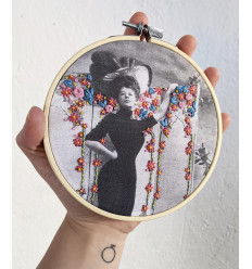 Kit broderie "La femme au paravent" - The comptoir