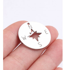 Pendentif médaille points cardinaux