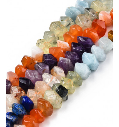 Chapelet mélange de pierres taillées