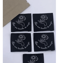 "Avec une touche de magie" - Étiquette tissée à coudre