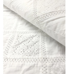 Broderie anglaise quadrillée blanche