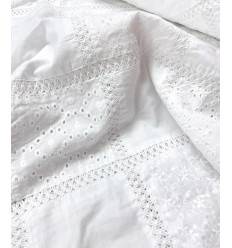 Broderie anglaise quadrillée blanche