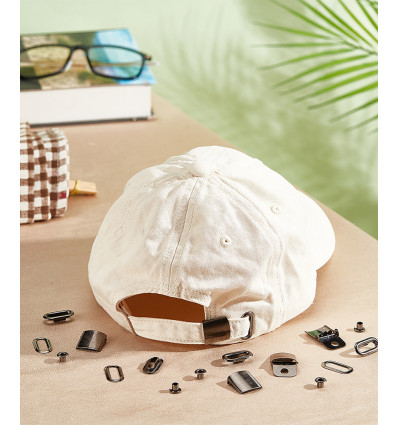 Attache réglable pour casquette