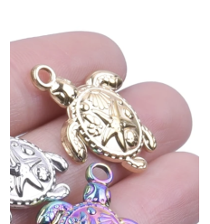 Pendentif tortue et étoile de mer sur le dos